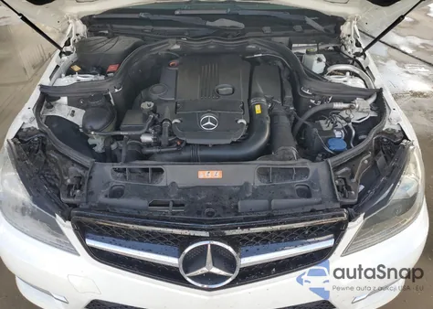 2014 Mercedes-Benz C 250 z USA, uszkodzony, nr VIN WDDGJ4HB0EG292410